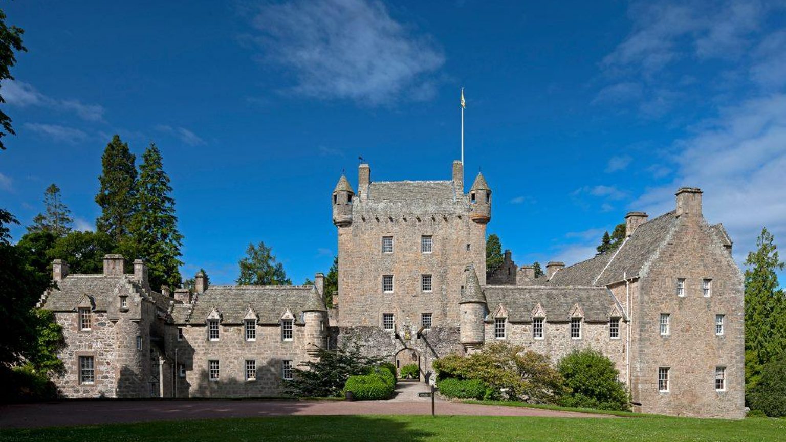 Cawdor Castle & Gardens